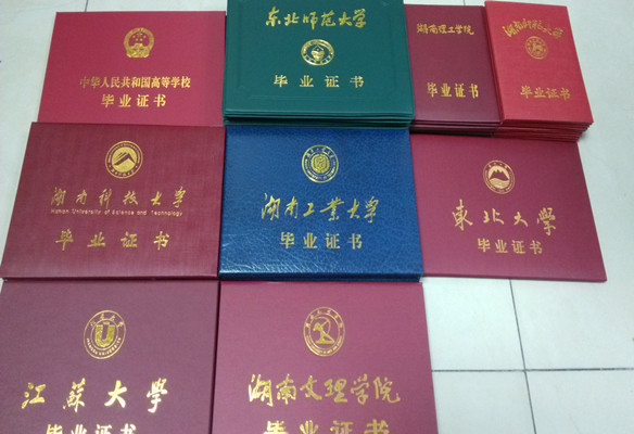成人高考中專升大專醫(yī)學考什么科目？應具備什么條件