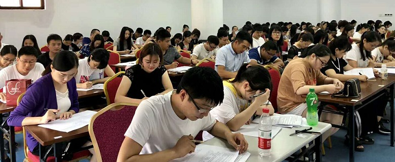 成人高考總分是多少？報考成人高考的條件有哪些？