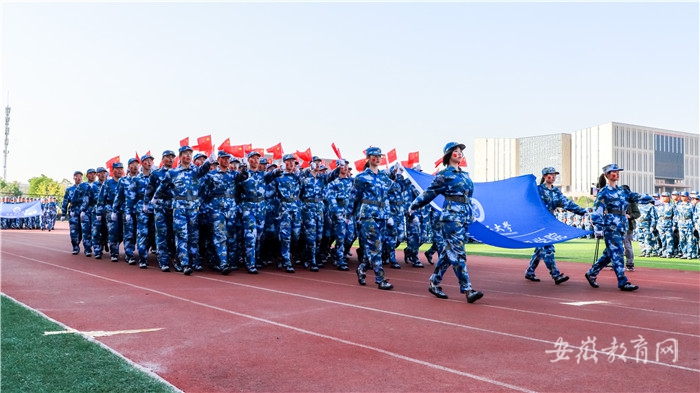 安徽理工大學舉行2020級學生總結表彰暨軍訓匯報表演(圖2)